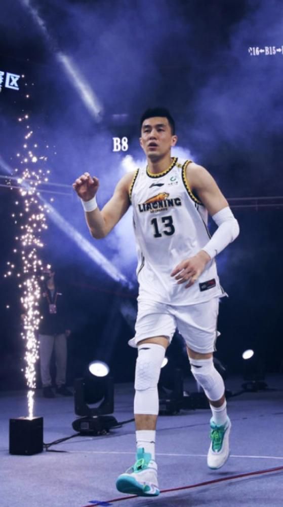 却来不及道谢确定发售《大友克洋全集》；确定海外发行170余国家 全球同步上映声量更足确定要拍摄电影版的《绝命毒师》之后，关于电影版故事的走向，就成为了影迷和剧迷街谈巷议的谈资